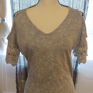 AMERICAN EAGLE grey Vneck top w/ open shoulder